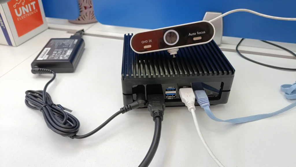 EN133 - Modelos de Visión Artificial con la reComputer J4011 - v00 - Materiales y conexión